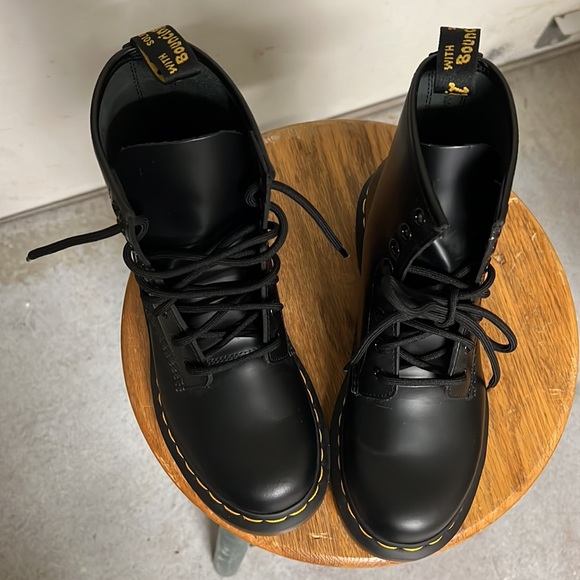 NWOT 1460 W BLACk Dr Martens size 7 - Picture 6 of 8